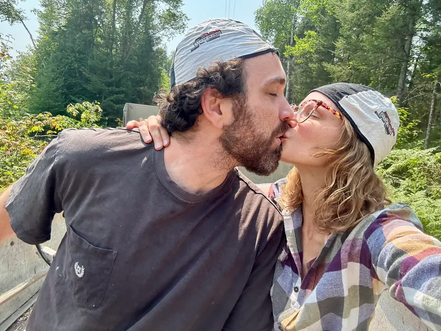 Préparant le terrain pour le mariage.